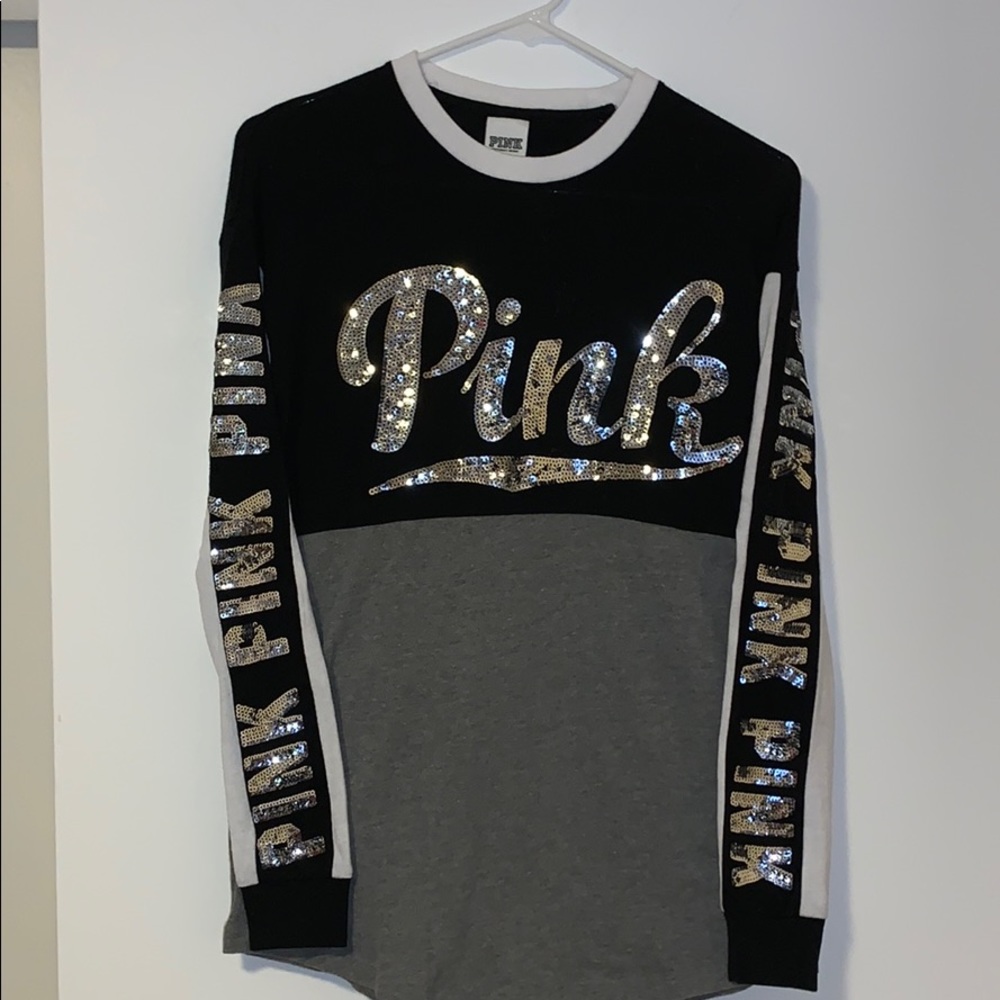 Lightweight sweatshirt.